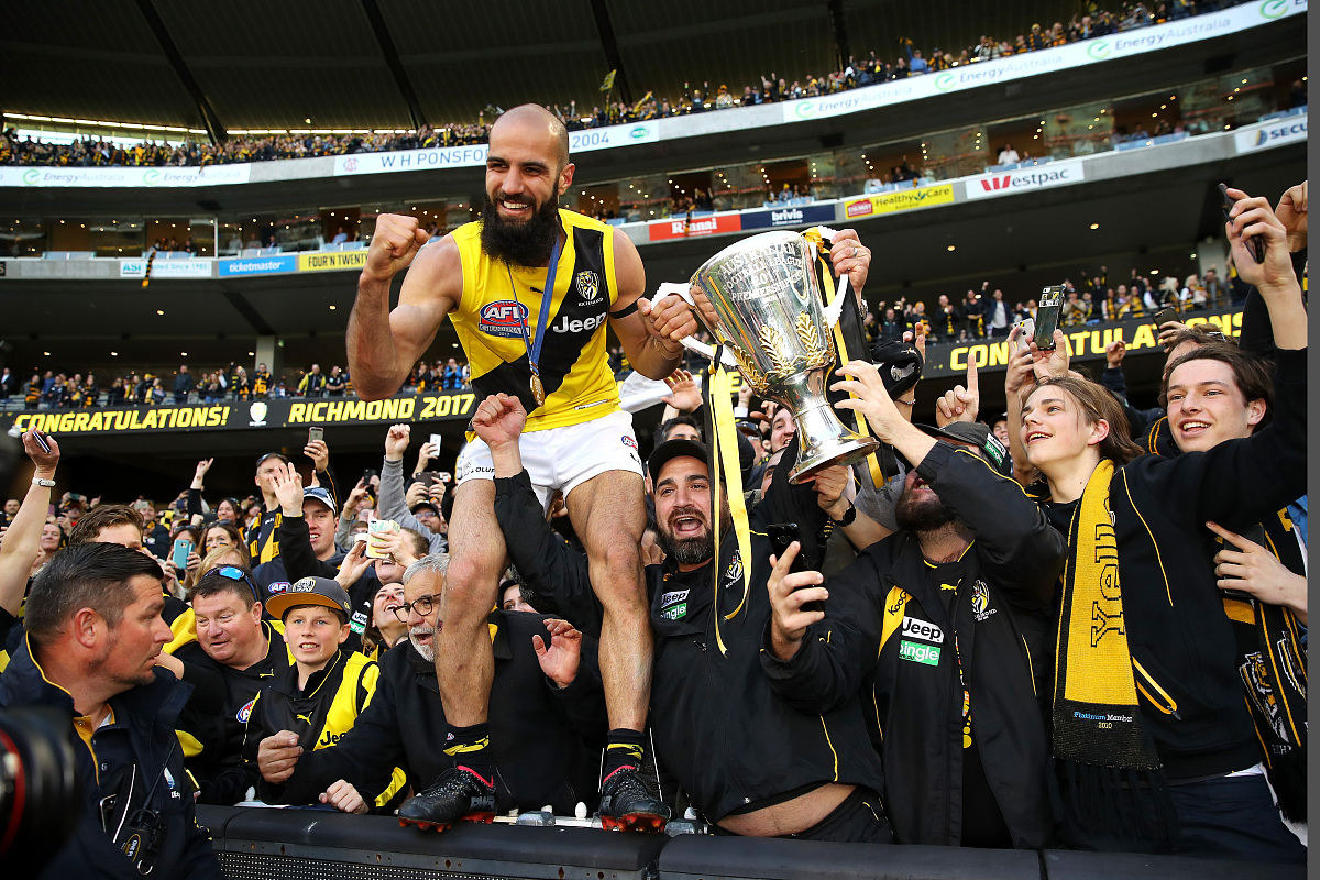 火博电竞 -赛地聚焦：欧联赛后热度飙升，尼斯单刀错失，赛场秩序良好，身体对抗强度拉满的简单介绍