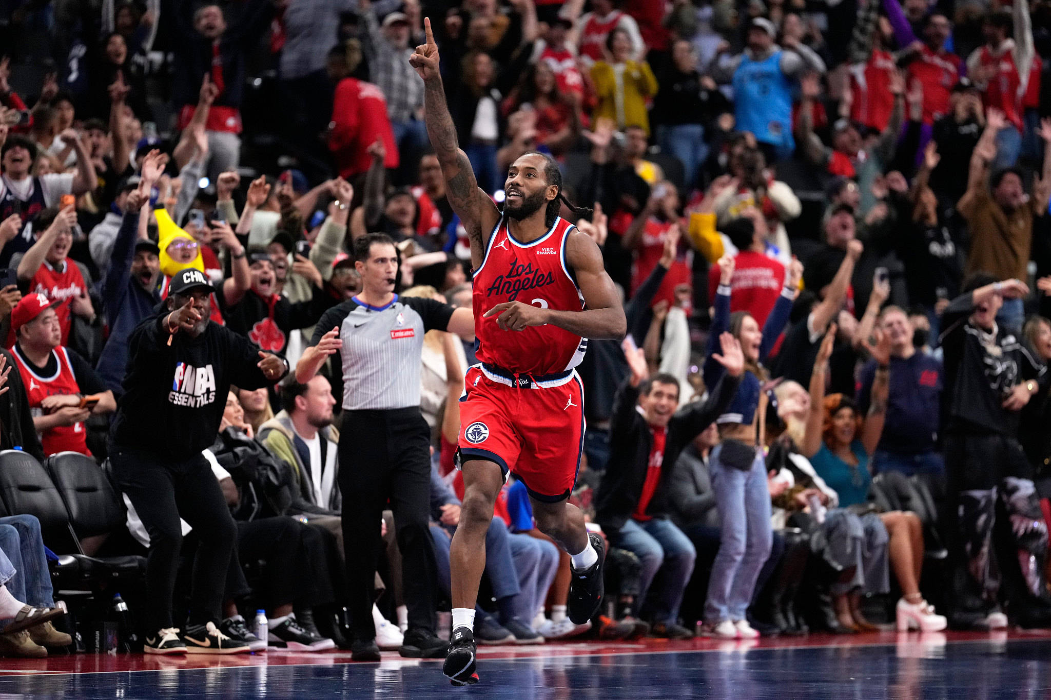 集结日体能课后；费城76人绝杀压哨备战葡超；态度坚定；年轻球员得到机会的简单介绍